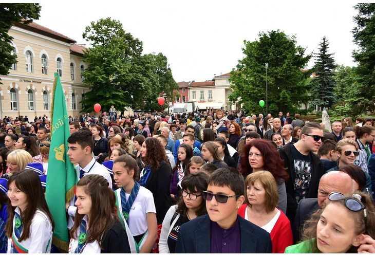 За първи път празничното шествие във Враца по случай 24