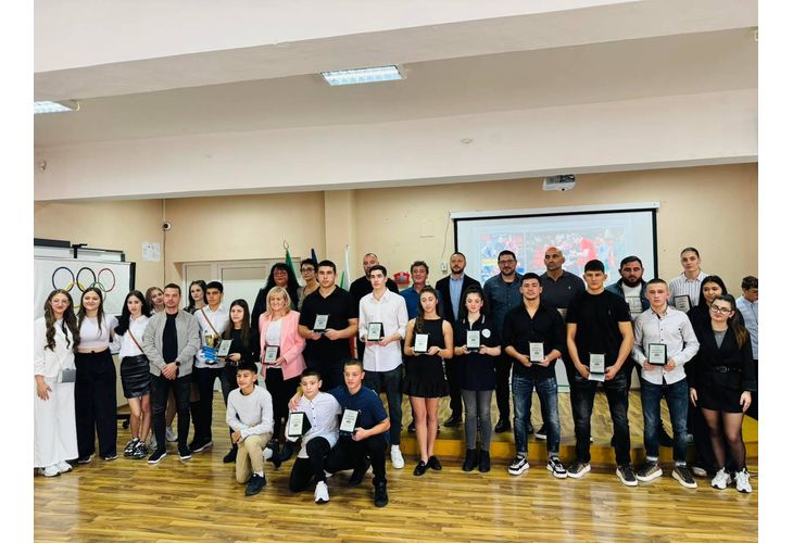 Отличиха най-добрите спортисти за 2025 г. на врачанското средно училище "Св. Климент Охридски"