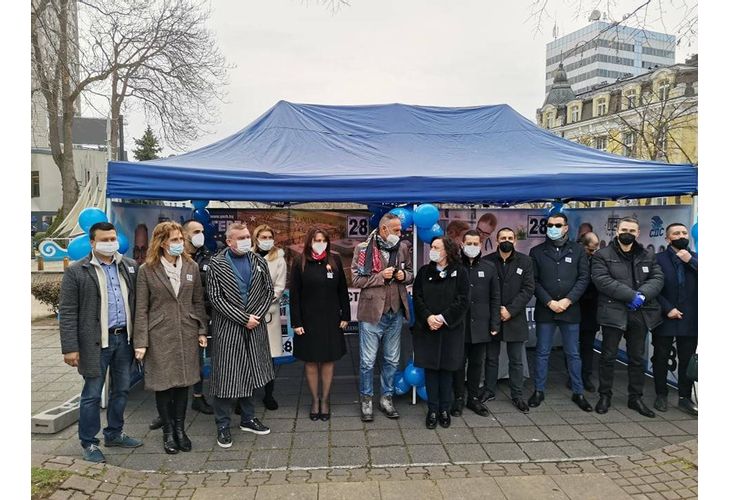 ГЕРБ откри традиционната си приемна до Часовника в Бургас