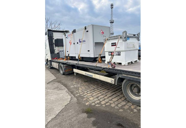 Тази сутрин в пристанище Бургас беше доставен авариен морски генератор с мощност 150 kW, предназначен за възстановяване на работата на котвеното устройство на танкера