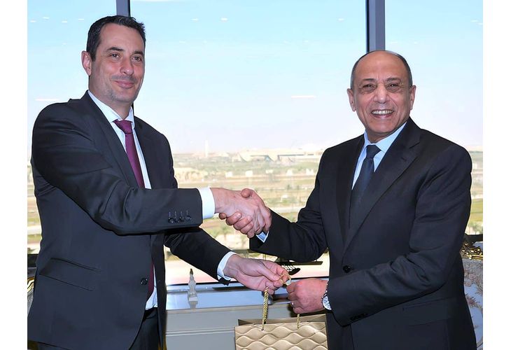Министърът на транспорта и съобщенията Георги Гвоздейков и министърът на гражданската авиация на Египет Мохамед Аббас Хелми 