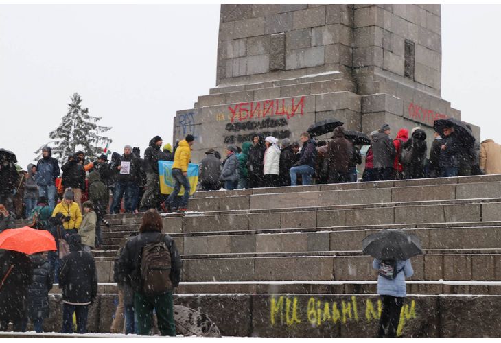 Гражданска инициатива за демонтиране на паметника на съветската армия-спрей по МОЧА
