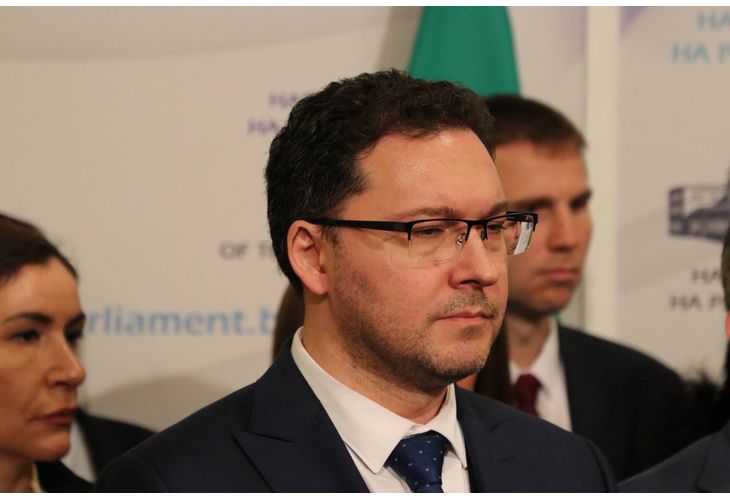 Даниел Митов: Оказва се, че България купува руски газ, но