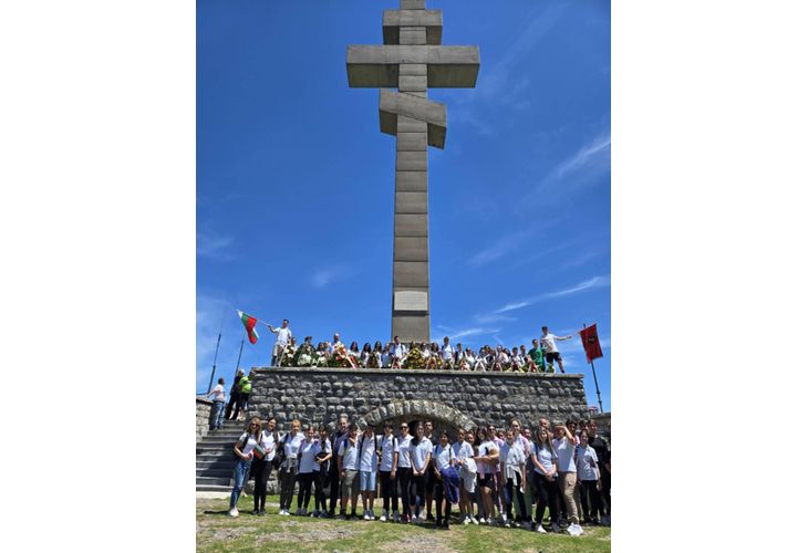 Делегация от Оряхово се преклони пред подвига на Христо Ботев Делегация от Оряхово се преклони пред подвига на Христо Ботев