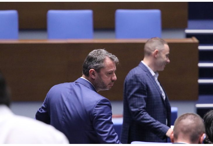 Снимка: Делян Добрев с пореден удар по Асен Василев: Източил е 5,411 млрд. с безумната си финансова политика