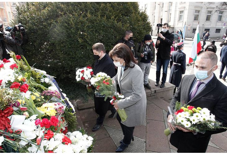 Депутатите от ГЕРБ се поклониха пред паметта на Васил Левски`