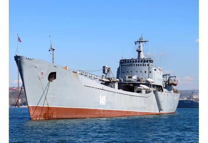 Военноморските сили на Украйна унищожиха руския десантен кораб Орск в
