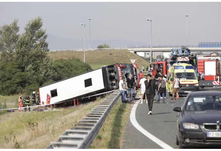 Десет души загинаха при катастрофа на автобус в Хърватия
