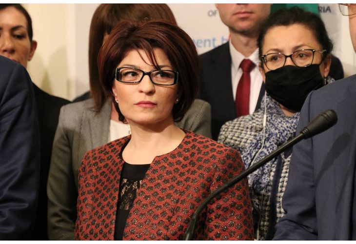Десислава Атанасова, председател на ПГ на ГЕРБ-СДСФейсбук ГЕРБ печели частичните