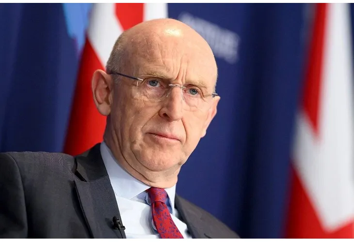 Джон Хийли, министър на отбраната на Великобритания