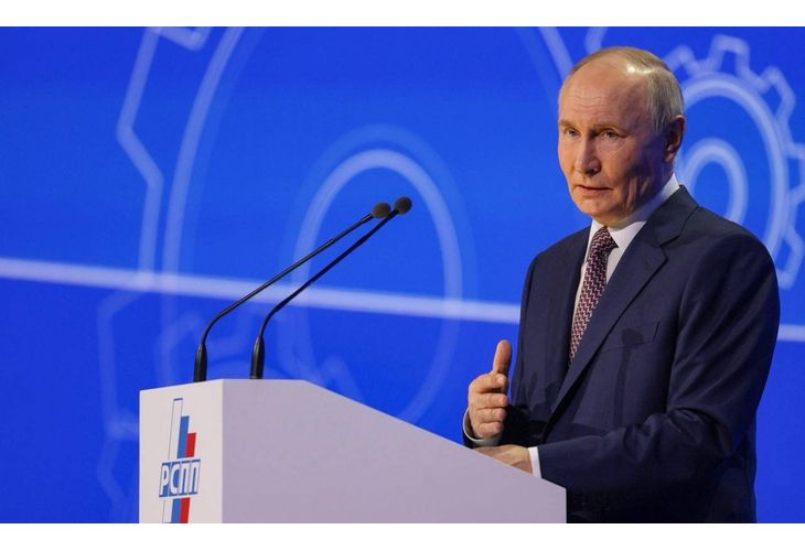 Диктаторът Владимир Путин на среща с руските олигарски Диктаторът Владимир Путин на среща с руските олигарски