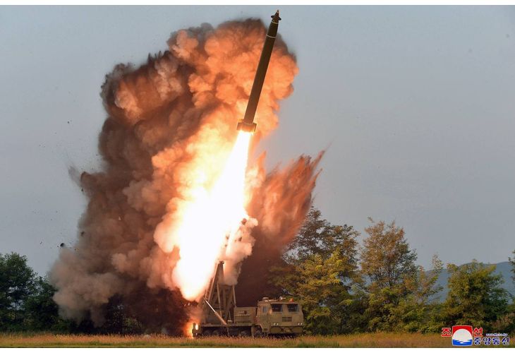 Диктатурата в Северна Корея с нова заплаха - изпитаха хиперзвукова ракета