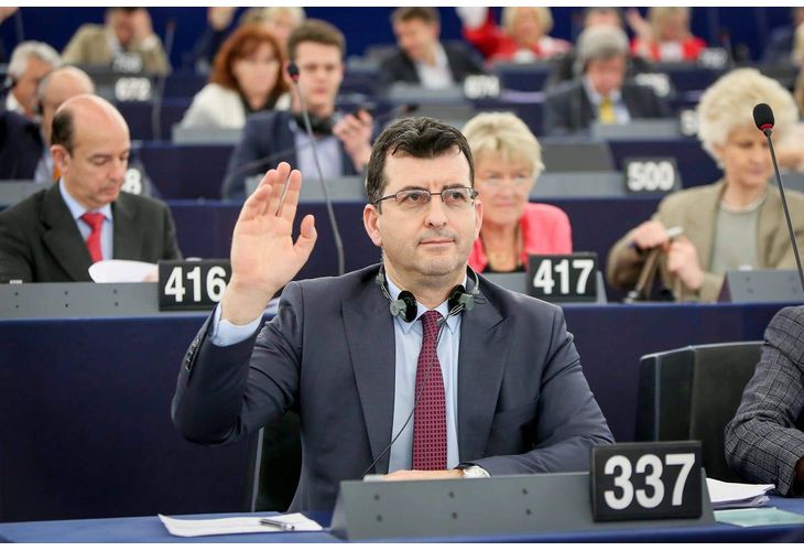 Асим Адемов, евродепутат ЕНП/ГЕРБ-СДСФейсбукТова са истинските герои на деня -