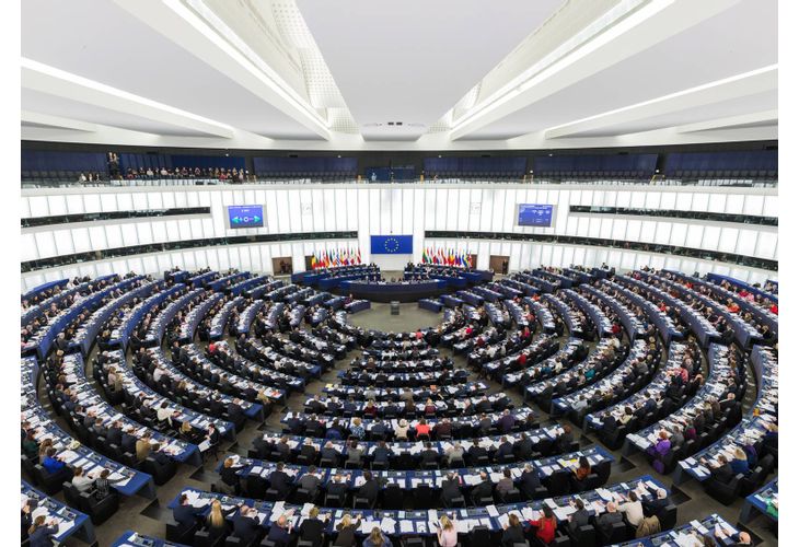 С мнозинство Европейският парламент прие резолюция по повод 90-та годишнина