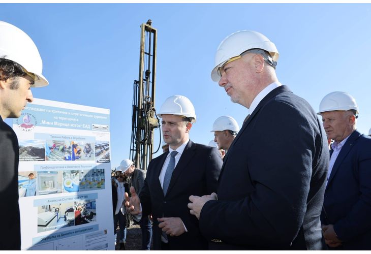 Министър-председателят Росен Желязков при инспекция на проучвателен сондаж на площадка на "Мини Марица-изток", където се извършват изследвания за редкоземни елементи и критични суровини в българските лигнитни въглища