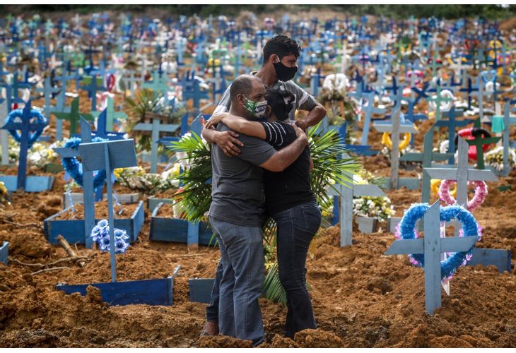 Жертвите на COVID-19 в Бразилия са стотици хиляди