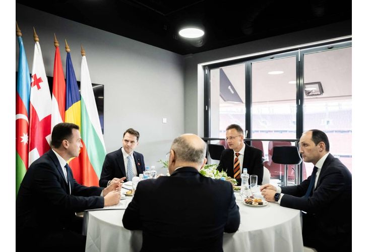 самото й начало и започваме процедура по присъединяване към проекта. Това каза министърът на енергетиката Жечо Станков по време на Десетата среща на министрите по Споразумението за стратегическо партньорство в областта на развитието и преноса на зелена енергия, която се провежда в унгарската столица Будапеща самото й начало и започваме процедура по присъединяване към проекта. Това каза министърът на енергетиката Жечо Станков по време на Десетата среща на министрите по Споразумението за стратегическо партньорство в областта на развитието и преноса на зелена енергия, която се провежда в унгарската столица Будапеща