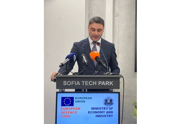 Зам.-министърът на икономиката и индустрията д-р Давид Сукалински 