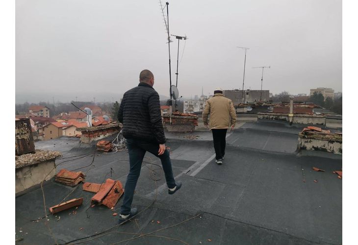 Извършени са огледи на над 30 обекта във Враца, пострадали от ураганния вятър