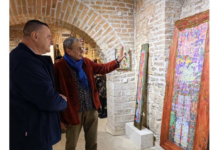 В Оряхово е подредена изложбата "Докосване" на художника Ангел Гешев