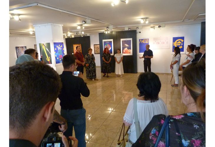 Няколкочасовата изложба "Ре-акция: България и еврото", представена в галерия "Средец", предизвика голям интерес и ще бъде показана и в чужбина 