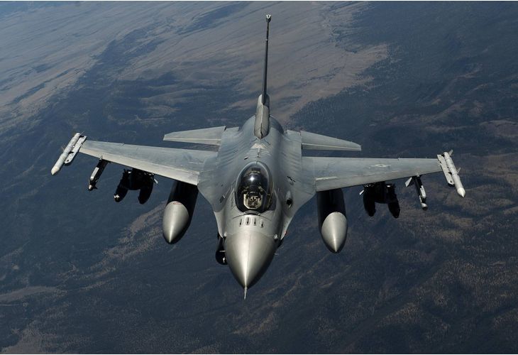 Норвежките власти решиха да предадат на Украйна изтребители F-16, засега