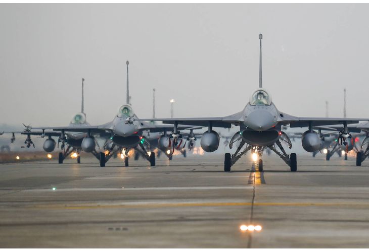 идерландия започва подготовката за изпращането на18 изтребителя F-16 за Украйна,