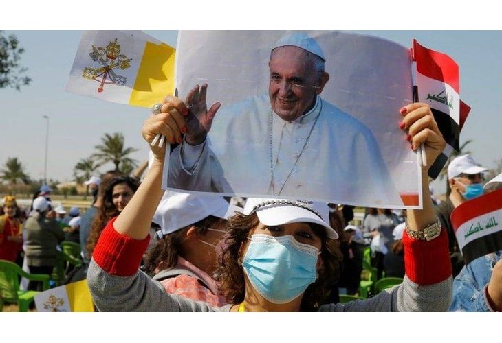 Иракчани приветстват папа Франциск по улиците на Багдад