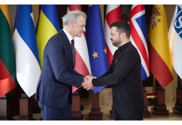 Норвежкият премиер Йонас Гар Стьоре и украинският президент Володимир Зеленски Норвежкият премиер Йонас Гар Стьоре и украинският президент Володимир Зеленски
