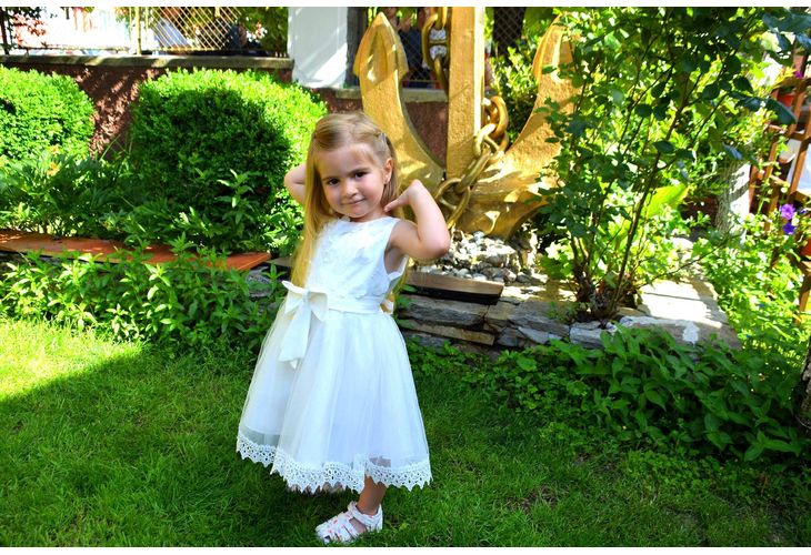 Община Асеновград и тази година ще посрещне стотици малки момиченца - "Слънчови невести" - облечени в булчински рокли
