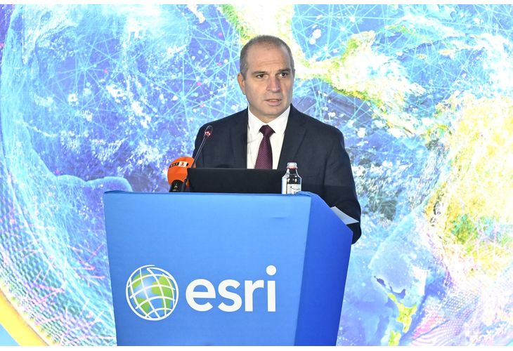 Вицепремиерът и министър на транспорта и съобщенията Гроздан Караджов 