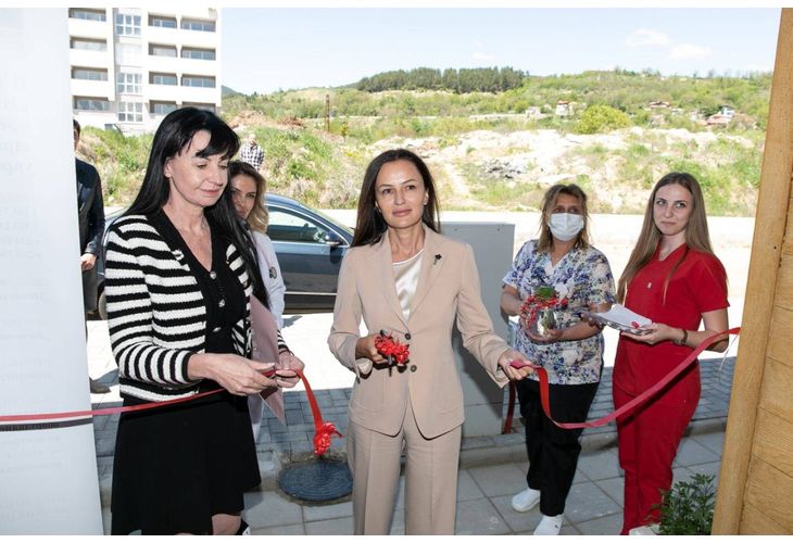 Зам.-министър Карева откри новия Център за деца с увреждания в Кърджали Зам.-министър Карева откри новия Център за деца с увреждания в Кърджали