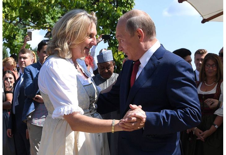 Карин Кнайсъл танцува с Путин на сватбата си