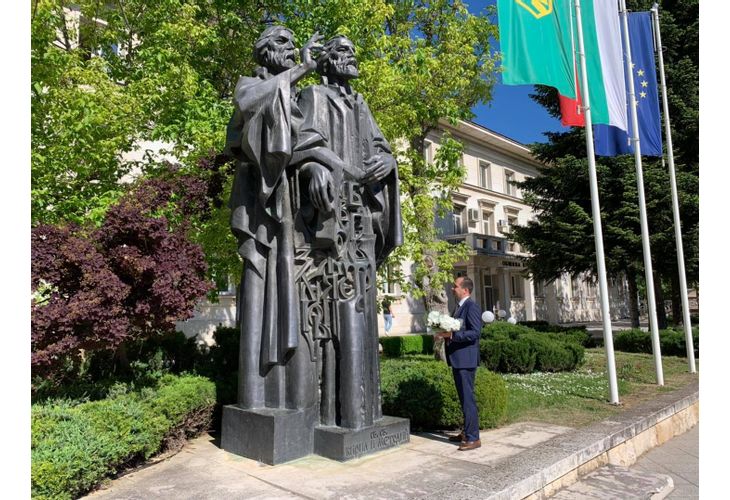 Кметът на Враца почете паметта на създателите на славянската писменост