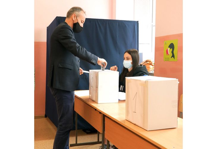 Красимир Вълчев гласува
