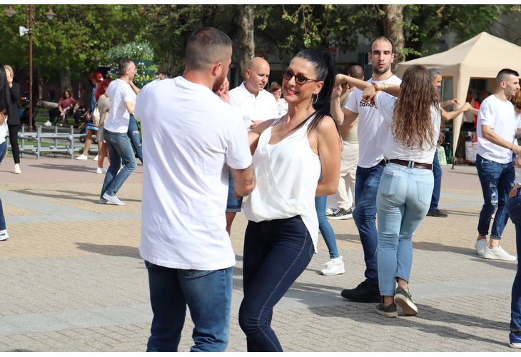 Снимка: Хасково и светът днес танцуват салса