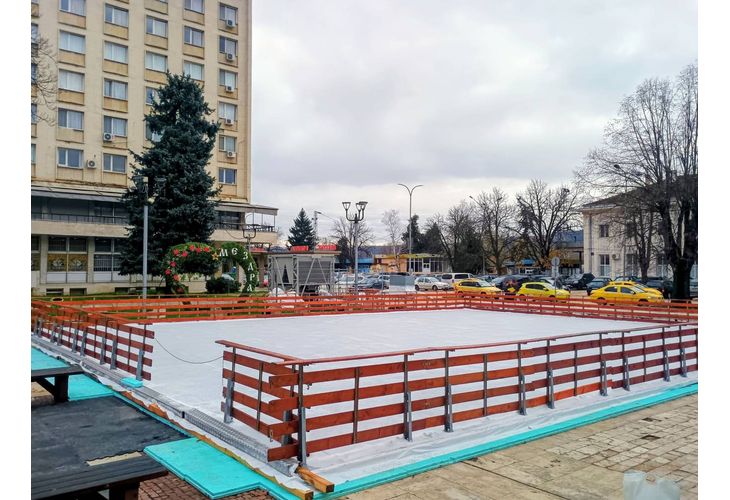 Ледената пързалка в Мездра 