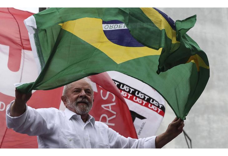 Бразилските избирателни власти съобщиха в неделя, че Луиз Инасио Лула