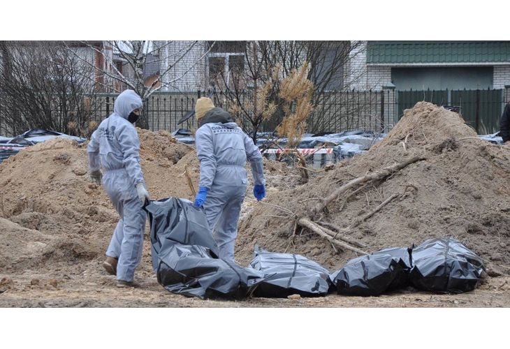 Полицията в Киевска област съобщи, че два масови гроба са