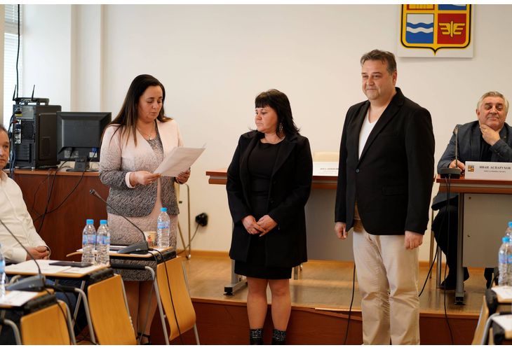 Снимка: Новоизбраният кмет на Лютиброд и новоизбран общински съветник в Общински съвет - Мездра положиха клетва