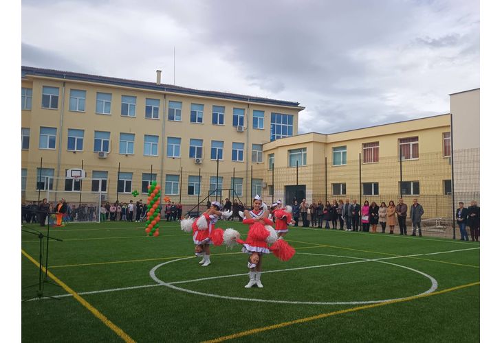 Нова спортна площадка откриха в ОУ "Христо Ботев" - Мездра 