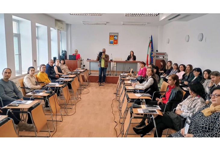 Областен информационен център - Враца проведе в Община Мездра информационна среща "Актуални възможности за европейско финансиране" Областен информационен център - Враца проведе в Община Мездра информационна среща "Актуални възможности за европейско финансиране"