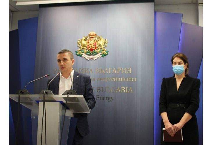 Министър Александър Николов и зам.-министър Ива Петрова