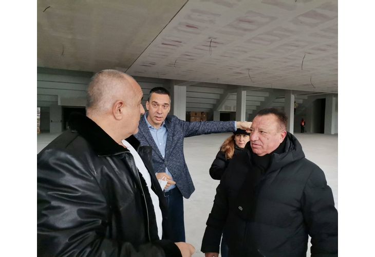 Министър-председателят инспектира довършването на Зала "Арена Бургас"