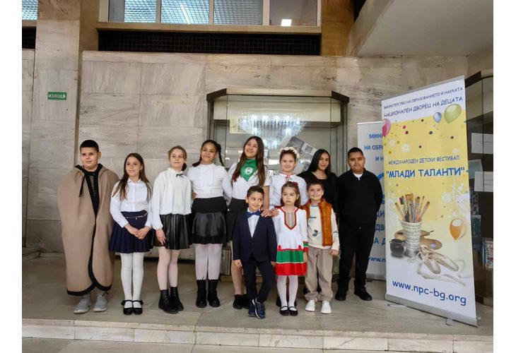 Момичета от гр. Оряхово получиха медали и грамоти на фестивал Момичета от гр. Оряхово получиха медали и грамоти на фестивал