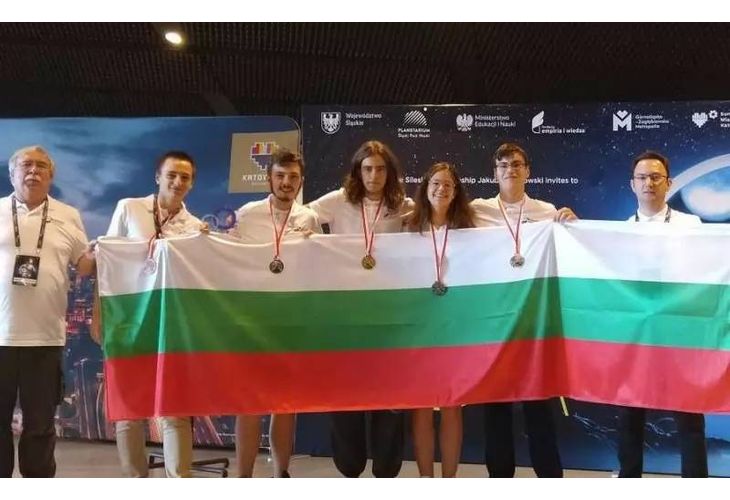 Най-добрите български ученици по астрофизика направиха отлично представяне и спечелиха
