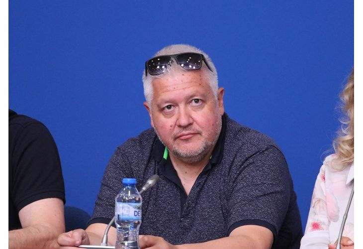 Недялко Недялков, собственик на агенция ПИКФейсбукДвама агенти на ДАНС, пратени