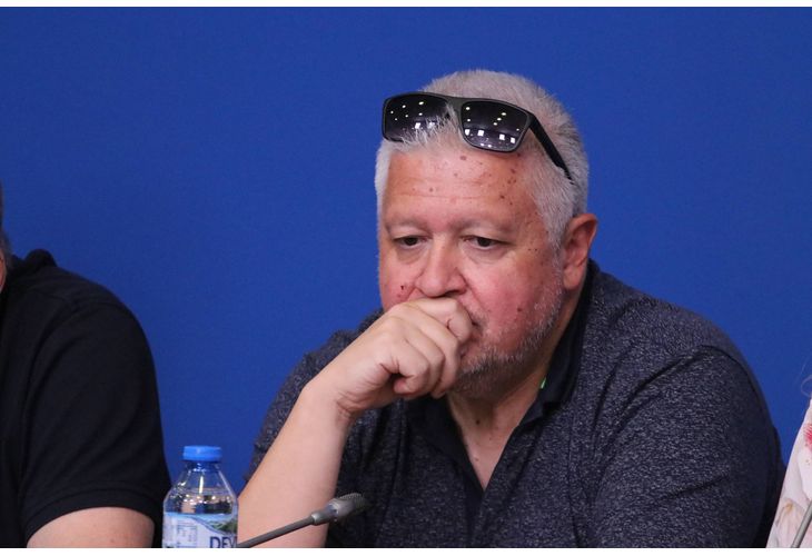 В пост на страницата си собственикът и издател на ПЕК