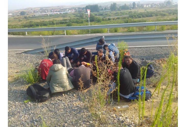 Хванаха камион със 70 нелегални мигранти на магистрала Тракия. Това