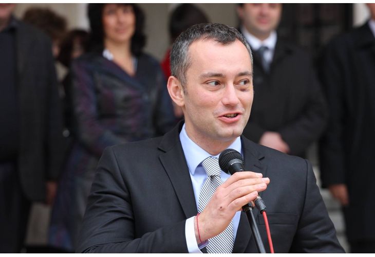 Николай Младенов 